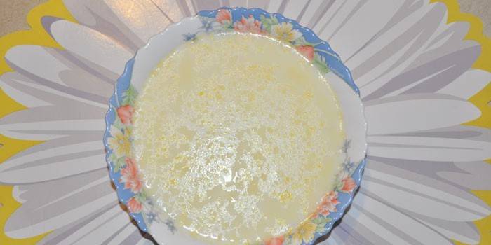 Zupa z makaronem w mleku z jajkiem