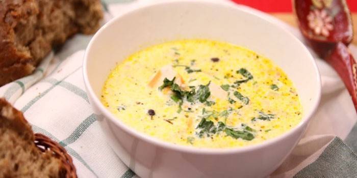 Sopa de queijo com ervas