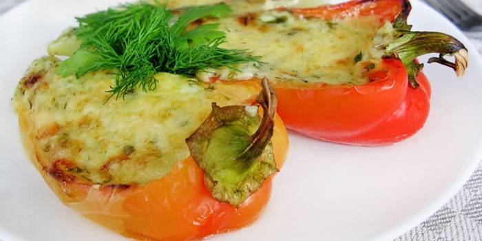 Botes de pimienta bajo queso