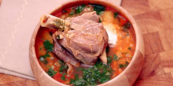 Bozbash em caldo de cordeiro