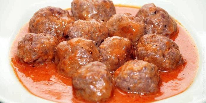 Albóndigas de cerdo en salsa de tomate