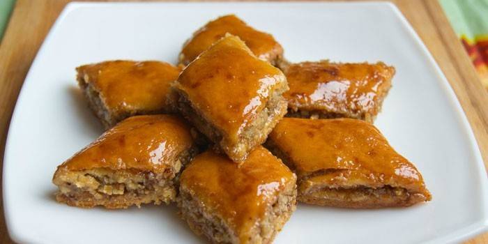 Baklava cozido de acordo com a receita armênia