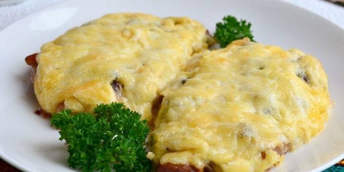 Pieczona wieprzowina z serem