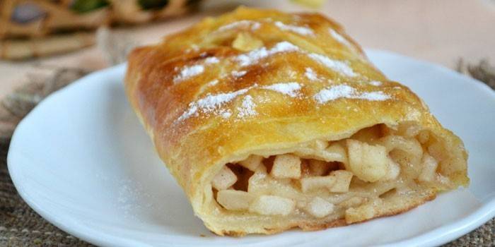 Strudel jabłkowy z ciasta francuskiego