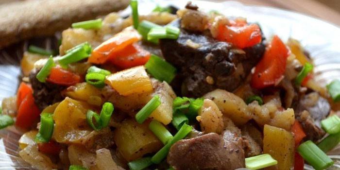 Ensalada de papa con hígado