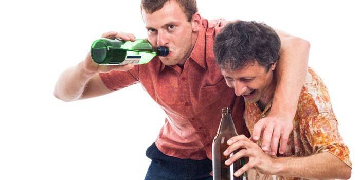 Muži s alkoholom
