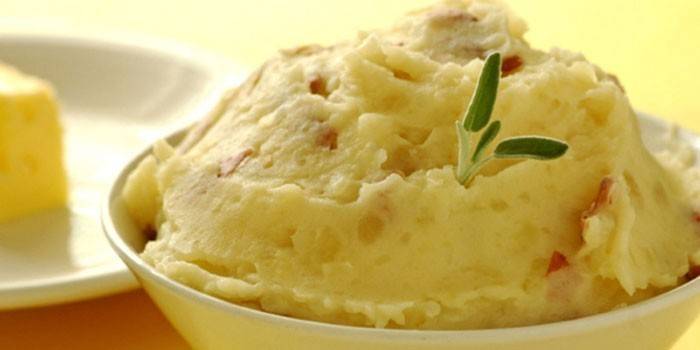 Puree ziemniaczane z olejem roślinnym i smażoną cebulą