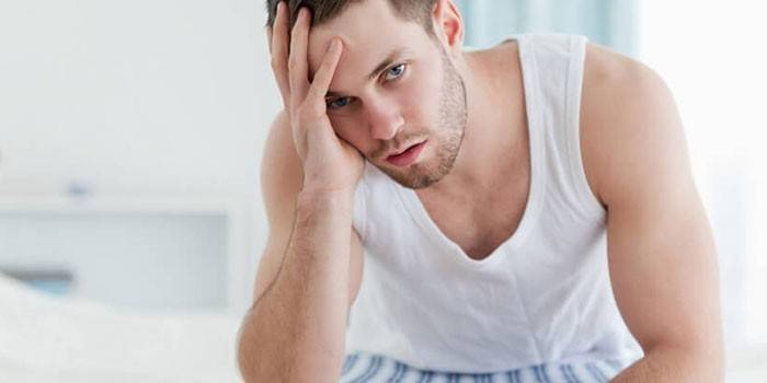 Homem, adereços, seu, cabeça, com, seu, mão