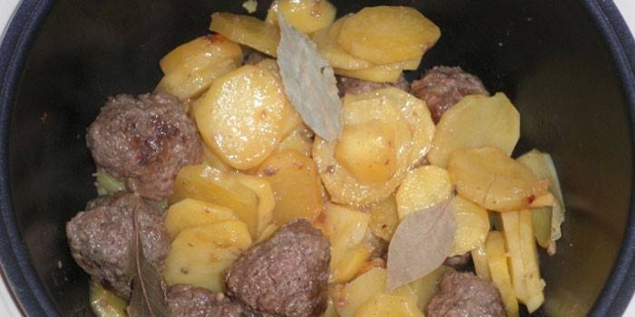 Ziemniak z klopsikami w wolnym naczyniu