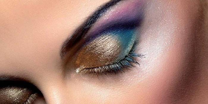 Maquilhagem nocturna para olhos cinzento-esverdeados