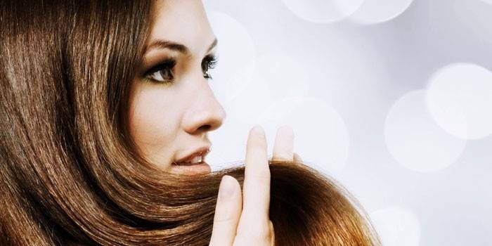 Chica con el pelo largo