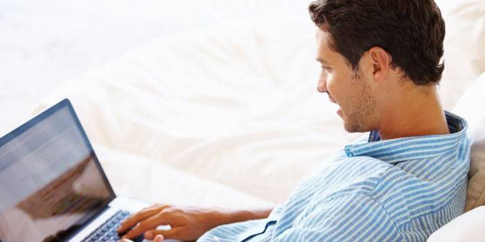Homem, com, laptop