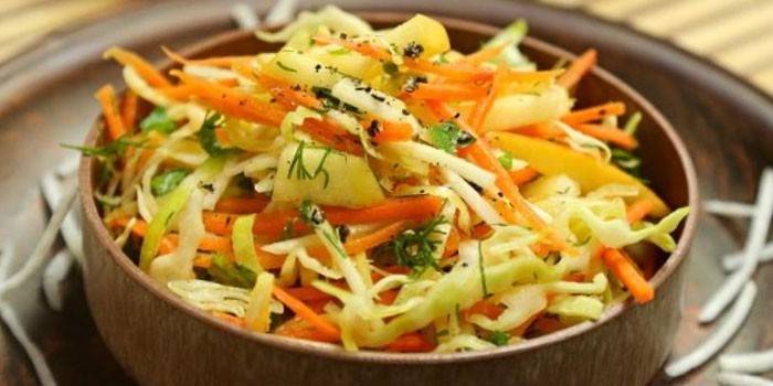Ensalada de manzanas, zanahorias y nabos