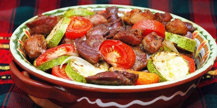 Carne de porco com legumes