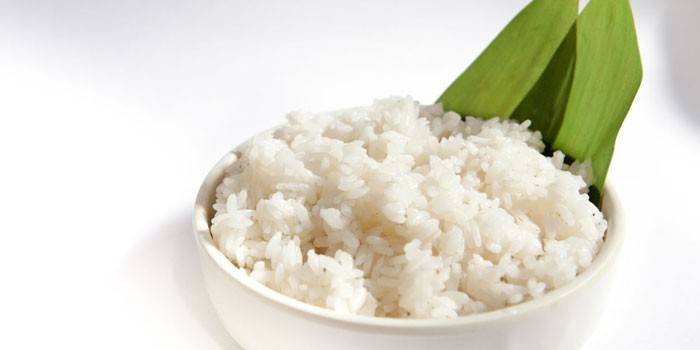 Arroz cozido em um prato