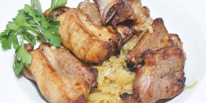 Pieczone Żeberka Wieprzowe Z Duszoną Kapustą