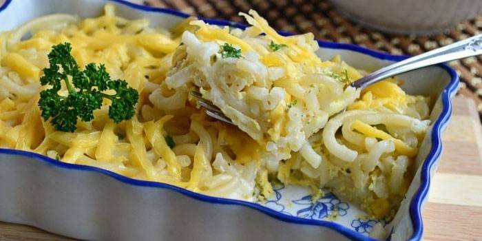 Plato dulce con huevo, queso en forma