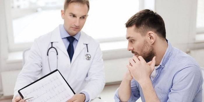 Hombre en la cita del doctor