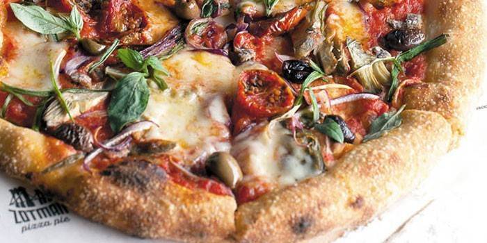 Pizza con pastel de harina de centeno