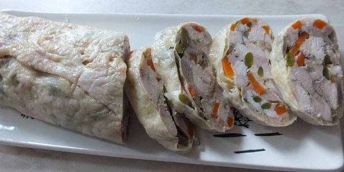 Rollo de pollo al horno con verduras