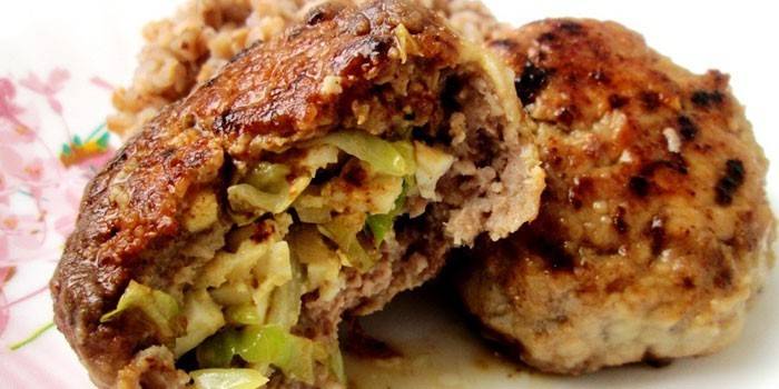 Zrazy de carne picada rellena de col