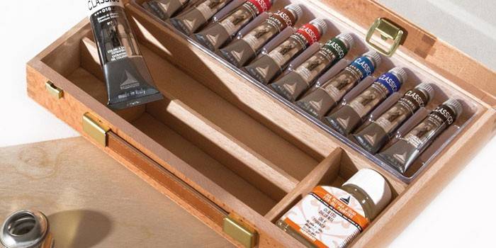 Un conjunto de pinturas al óleo para profesionales CLASSICO
