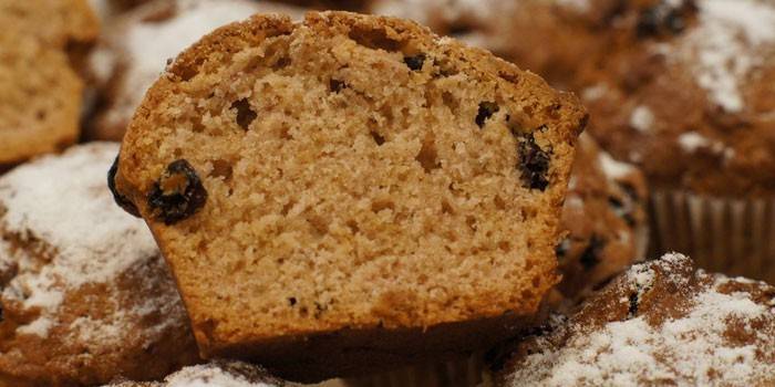 Muffins de masa de kéfir con pasas