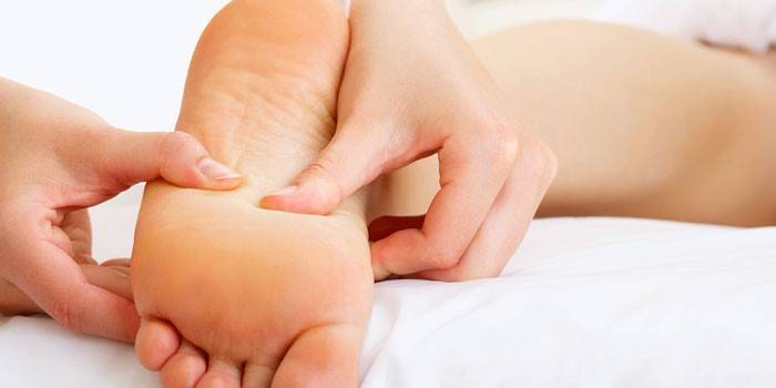 Massagem nos pés