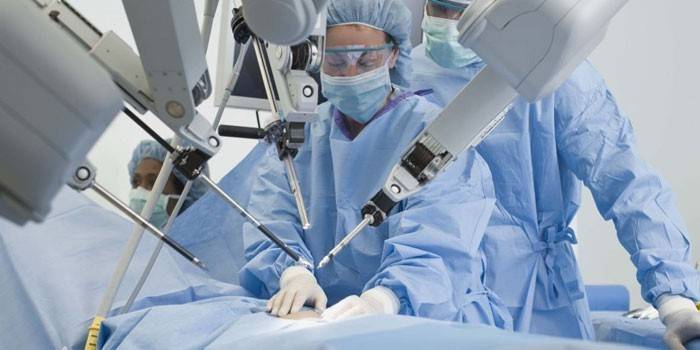 Doctores en la operación