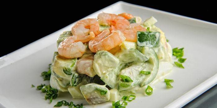 Ensalada de aguacate y camarones