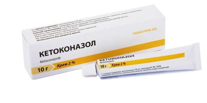 Pomada de cetoconazol na embalagem