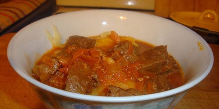 Fígado de carne em um prato