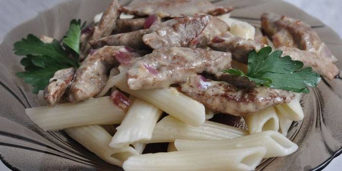 Fígado com macarrão