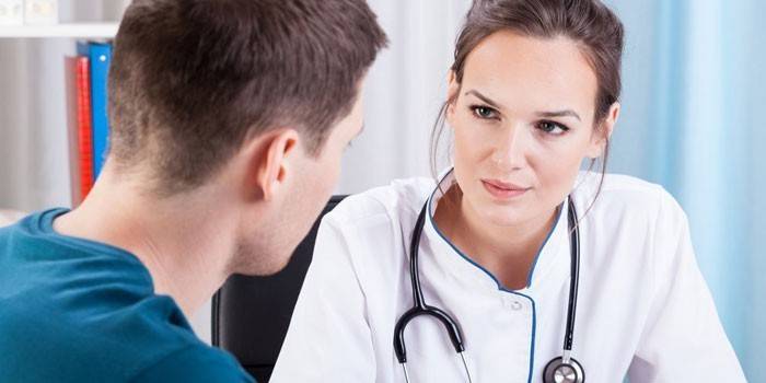 Médico no consultório do médico
