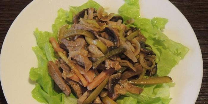 Salada pronta com lingüeta fervida