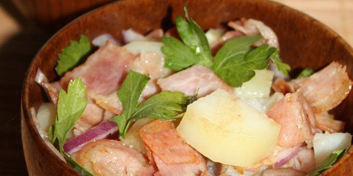Ensalada de tocino y papas hervidas