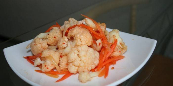 Couve-flor estilo coreano com cenouras