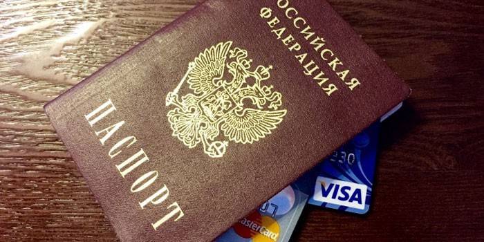 Paszport obywatela rosyjskiego i plastikowe karty