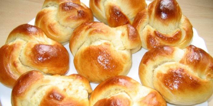 Bollos listos de masa de queso cottage