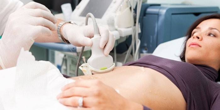 Mulher, sofrendo, exame ultrasound