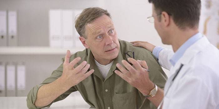 Hombre en la cita del doctor