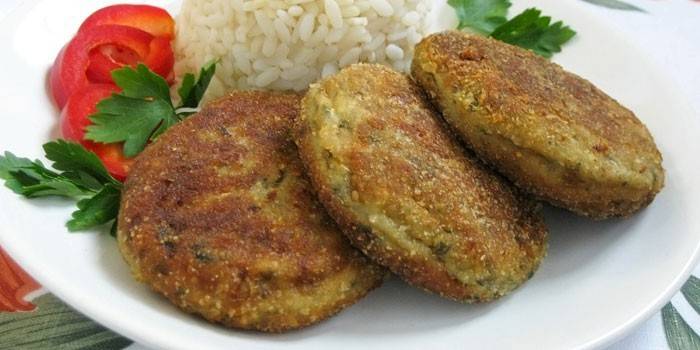 Costeletas de porco com arroz