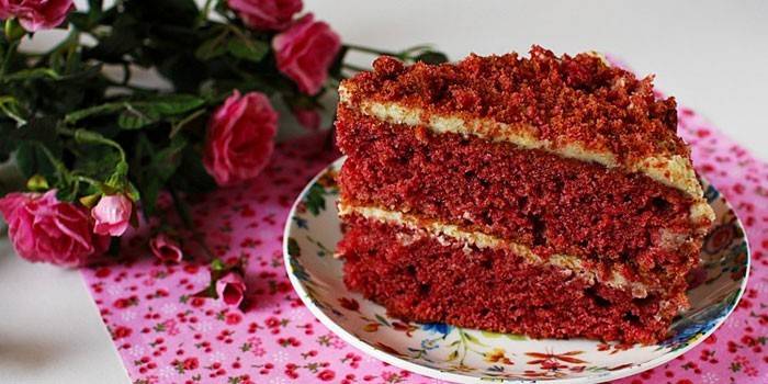 Bolo de veludo vermelho com suco de beterraba
