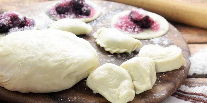 Proces wytwarzania pierogów wiśniowych