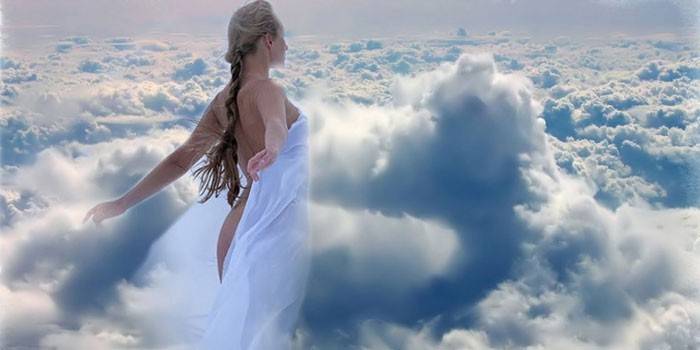 Chica en las nubes