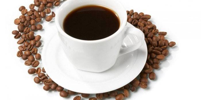 Taza de cafe y granos