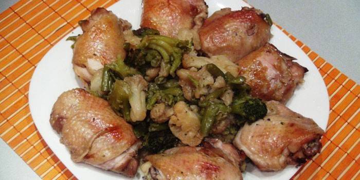 Muslos de pollo al horno con verduras