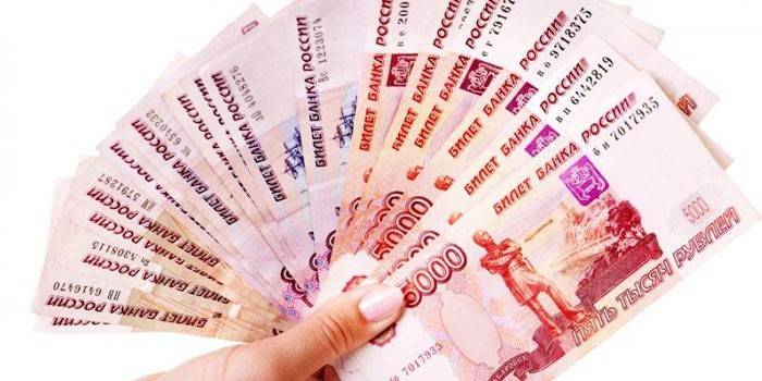 Dinero en mano