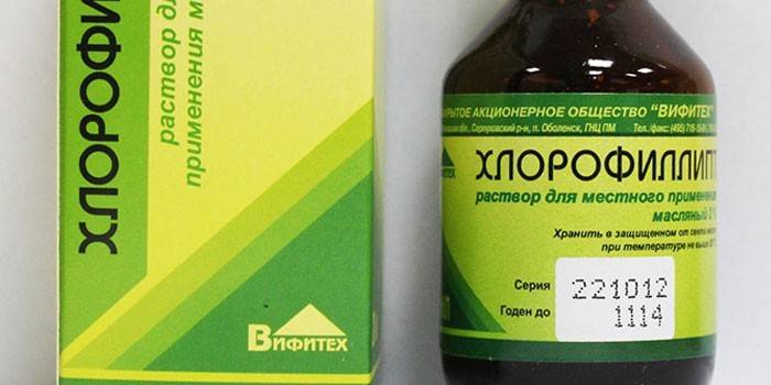Roztwór alkoholu chlorofilu w butelce