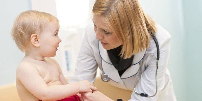 Niño y médico